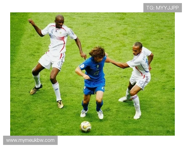 全球最耀眼的24位足球明星盘点与他们的传奇故事分享